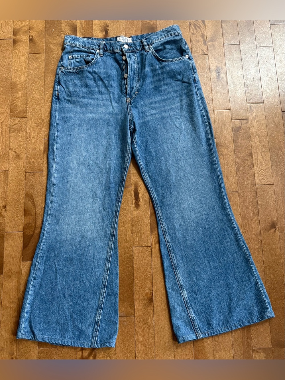Free People We The Free Button Fly Flare Jeans Size 30 Medium Wash Blue